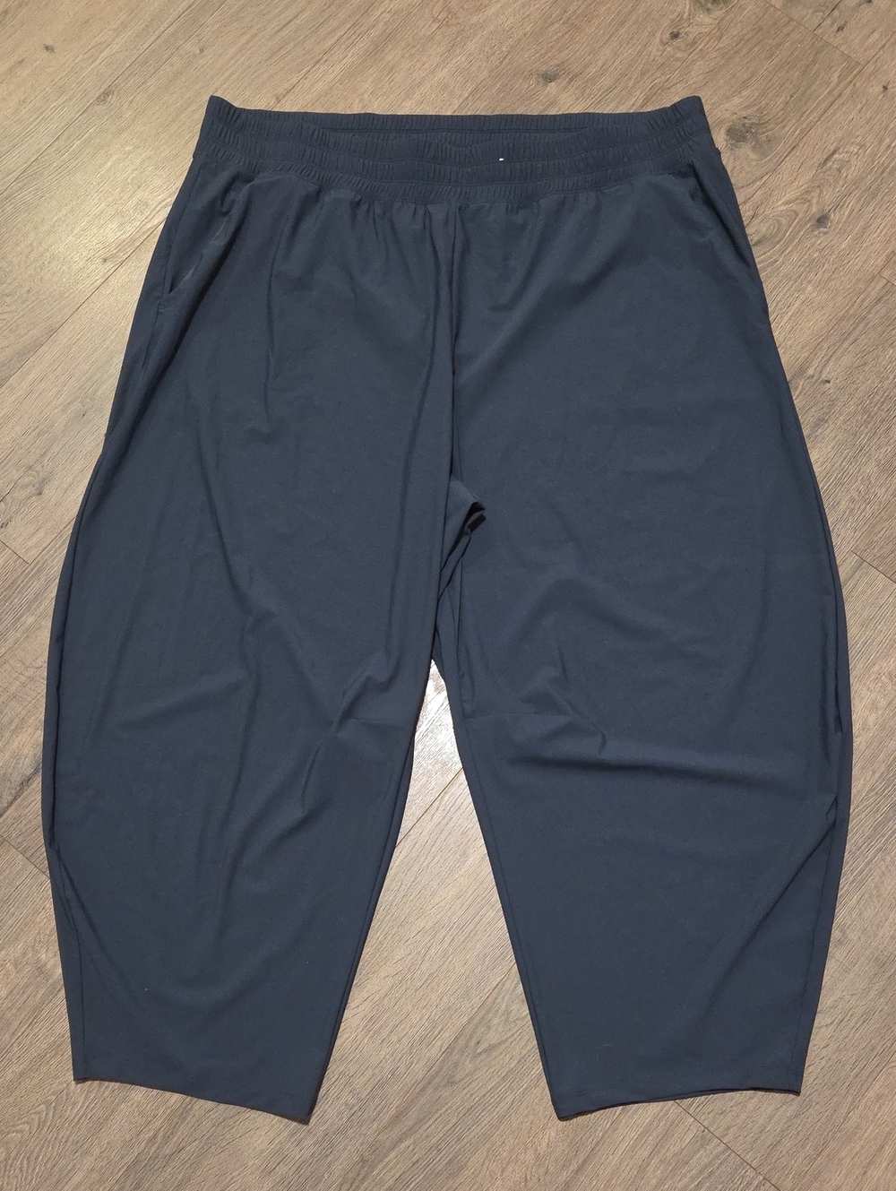 Old Navy Sleek Tech Barrel Leg Pull On Pants